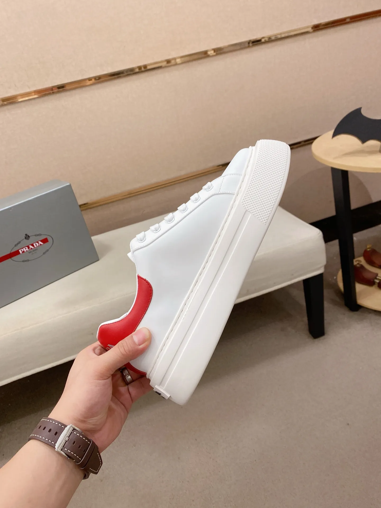 Men's shoes 💰 580💰 ✔️✔️✔️High version High-quality new PRADA (Prada) counters are launched simultaneously, new men's shoes, 😘fabrics are selected from first-layer cowhide fabrics. Lining: Imported cowhide leather lining. 👍🏿High-end☄️Open-molded non-slip rubber outsole, exquisite lines, simple and elegant, comfortable and high-end for leisure travel. Code number: 38 to 45